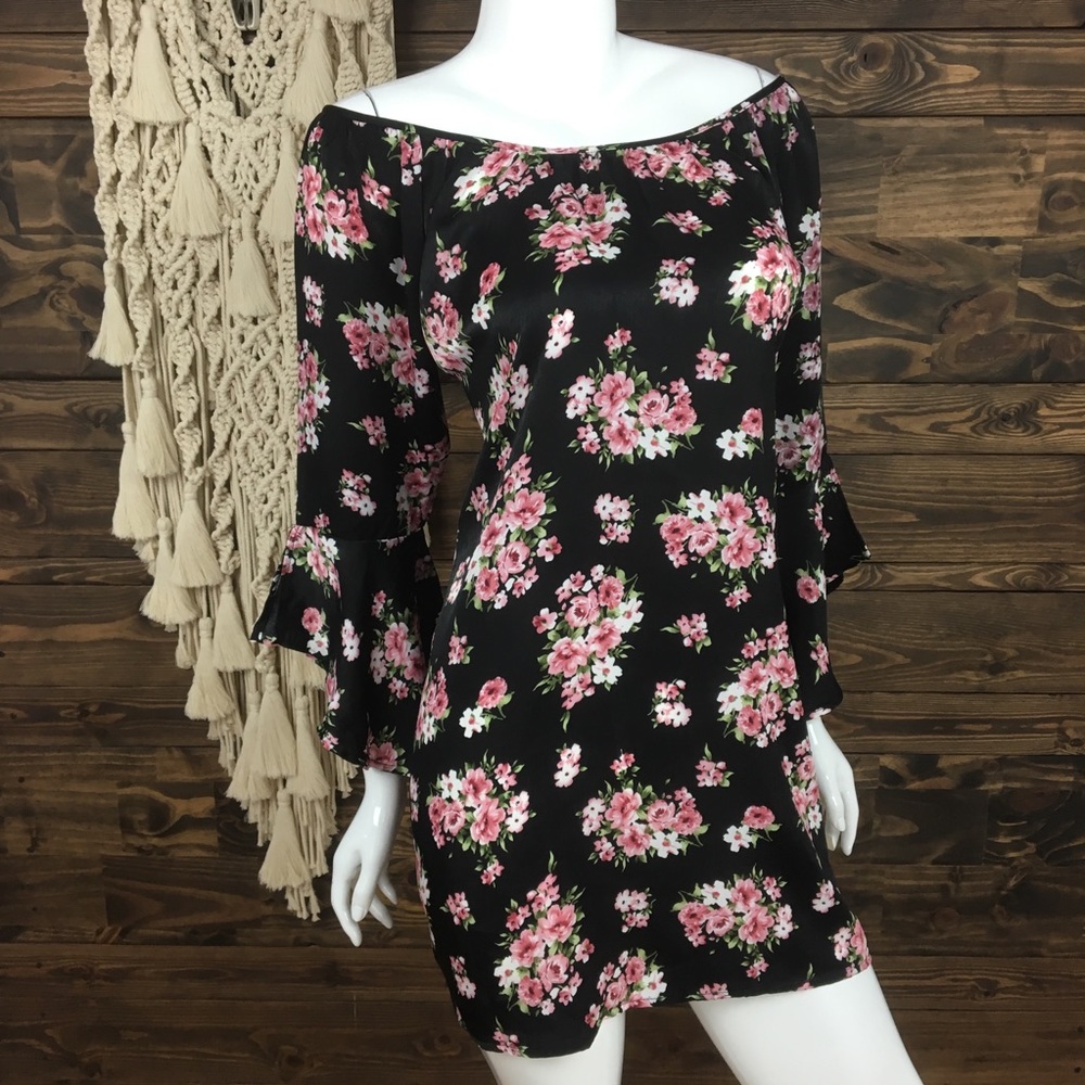 Floral Off Shoulder‎ Angled Bell Sleeve Dress